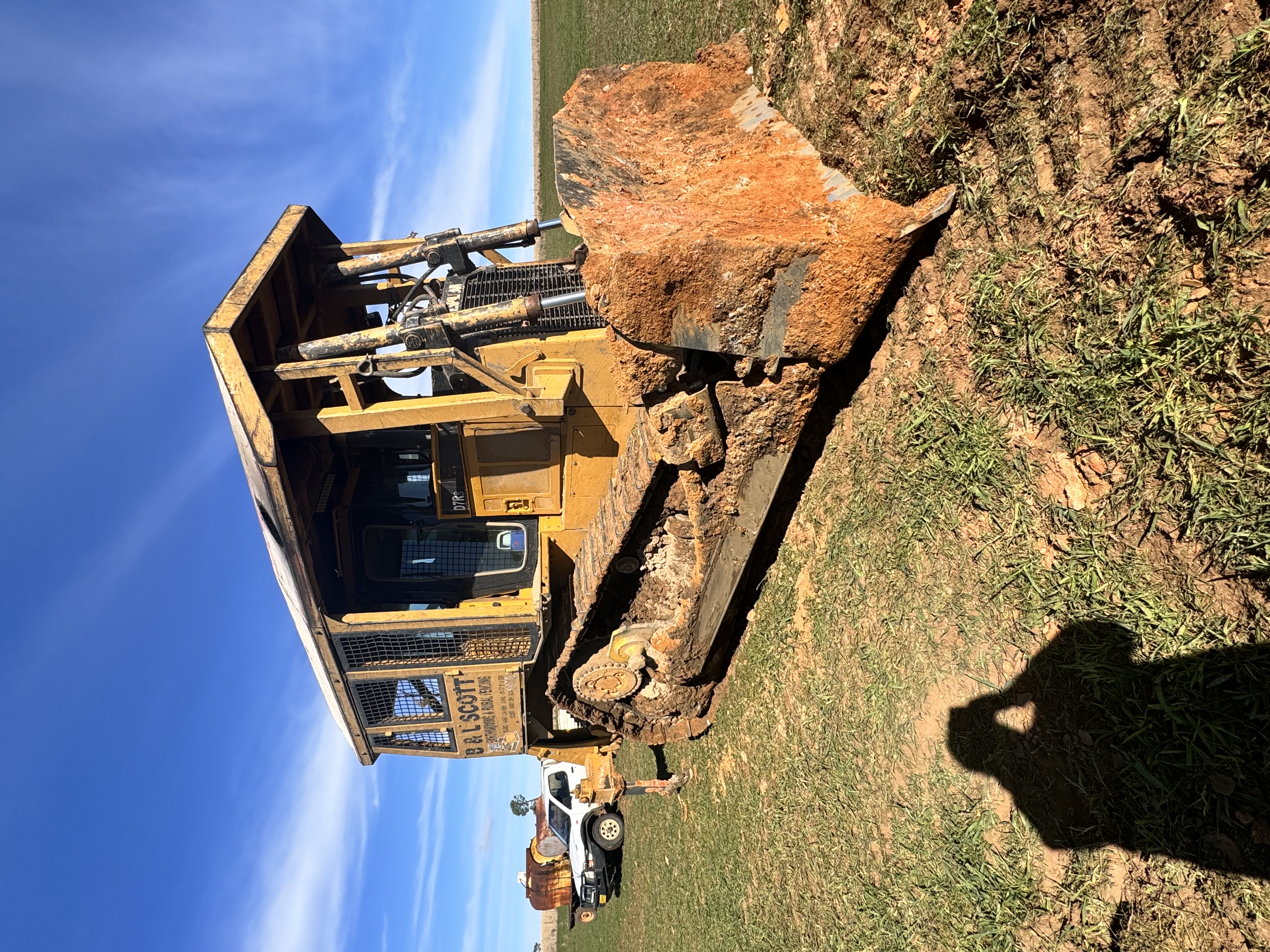 Logo of B and L Earthmoving and Rural Fencing