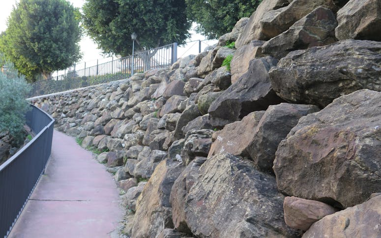 Rock Retaining Walls