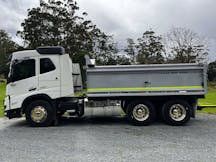 Truck and Dog Tipper for Hire