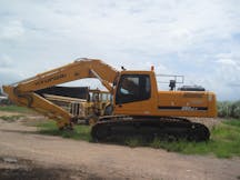 Track Mounted Excavator for Hire in Ingham