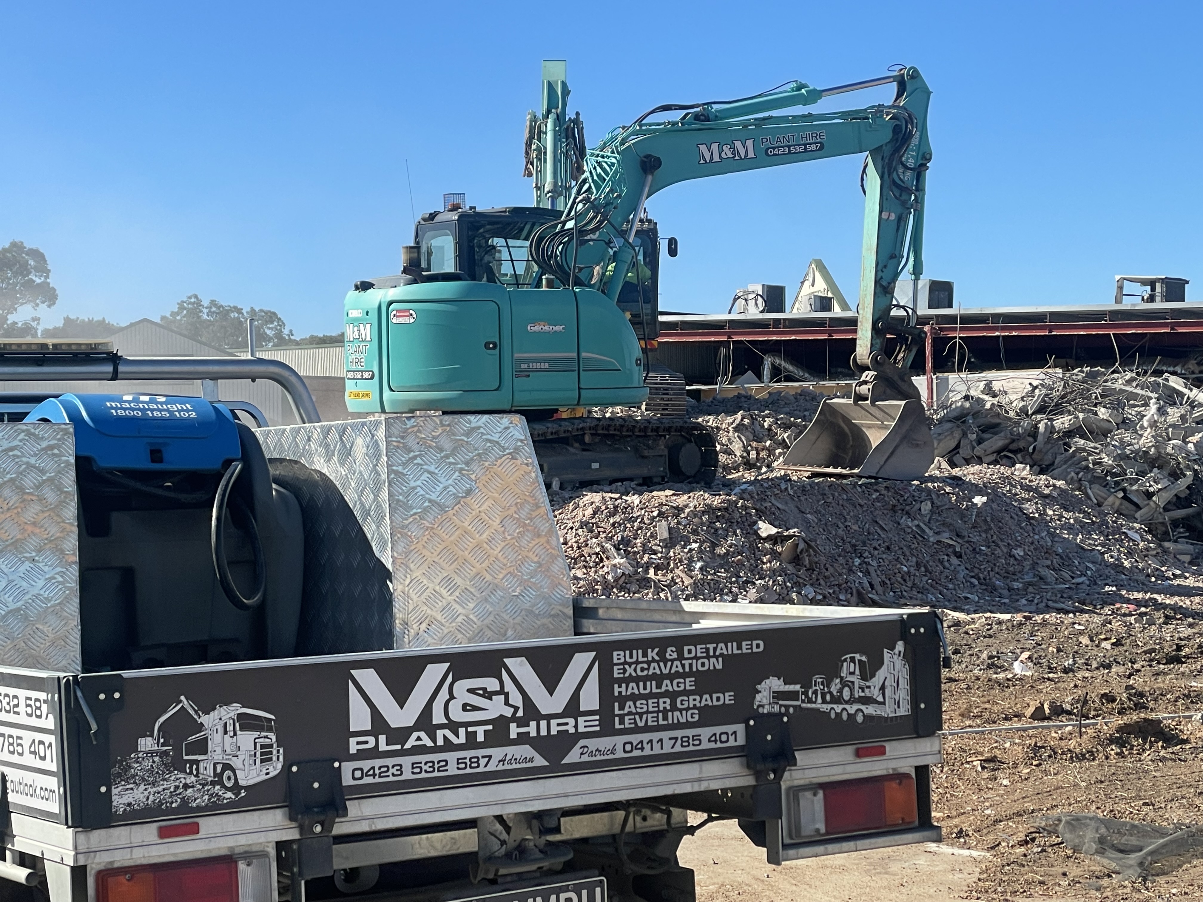 Logo of M&M Plant Hire