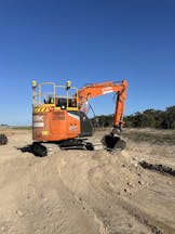 Track Mounted Excavator for Hire in Little Mountain
