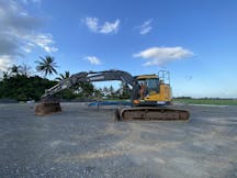 Track Mounted Excavator for Hire in Trinity Beach