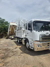 Truck and Dog Tipper for Hire